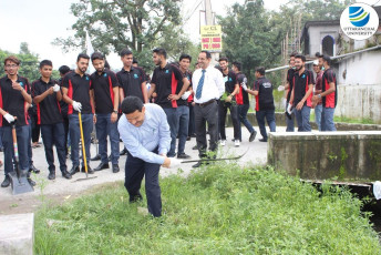 Uttaranchal University conducts ‘Cleanliness Drive’ to commemorate “Gandhi Jayanti”